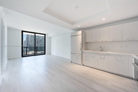 Condo in Miami, Florida, 1 bedroom  № 1347913 - photo 2