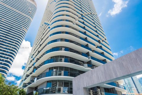 Condominio en alquiler en Miami, Florida, 1 dormitorio, 89.65 m2 № 1347913 - foto 1