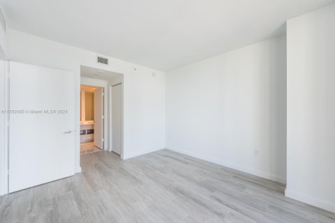 Condo in Miami, Florida, 1 bedroom  № 1347913 - photo 14