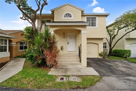 House in Pembroke Pines, Florida 4 bedrooms, 138.8 sq.m. № 1329119 - photo 1