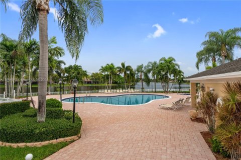 Casa en venta en Pembroke Pines, Florida, 4 dormitorios, 138.8 m2 № 1329119 - foto 16