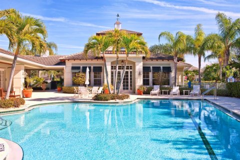 House in Vero Beach, Florida 3 bedrooms, 269.51 sq.m. № 488823 - photo 5