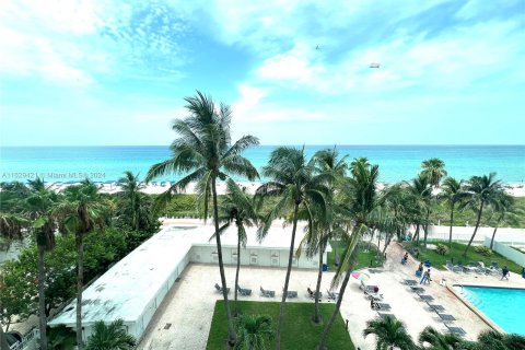 Studio in the Condo in Miami Beach, Florida  № 1289211 - photo 1