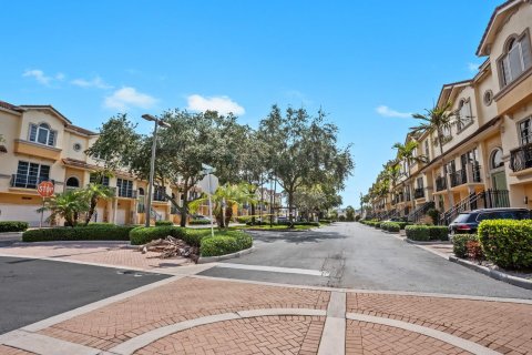 Townhouse in Oakland Park, Florida 3 bedrooms, 214.23 sq.m. № 1210465 - photo 1