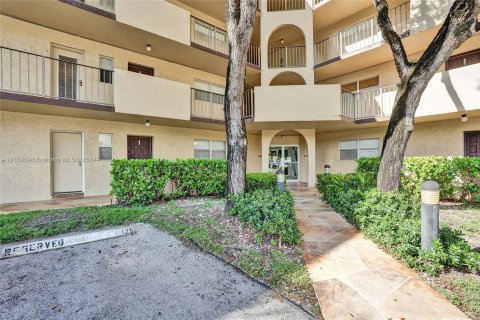 Copropriété à vendre à Lauderhill, Floride: 2 chambres, 102.1 m2 № 1380375 - photo 1