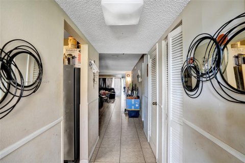 Copropriété à vendre à Lauderhill, Floride: 2 chambres, 102.1 m2 № 1380375 - photo 3