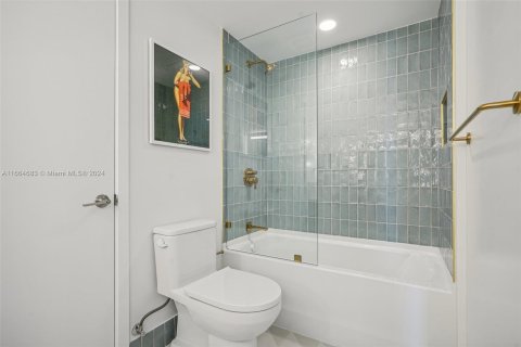 Condo in Miami, Florida, 1 bedroom  № 1380332 - photo 15