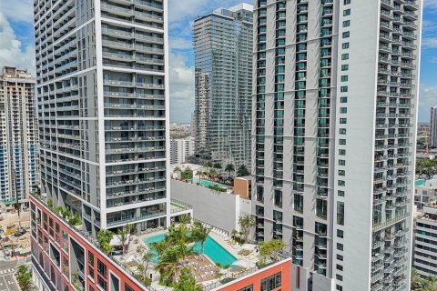 Condo in Miami, Florida, 1 bedroom  № 1380332 - photo 2