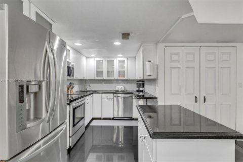 Adosado en venta en Pembroke Pines, Florida, 3 dormitorios, 157.75 m2 № 1293664 - foto 1