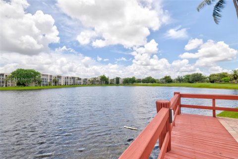 Copropriété à vendre à Davie, Floride: 3 chambres, 104.42 m2 № 1310154 - photo 29