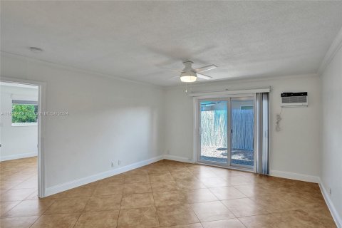 Commercial property in Fort Lauderdale, Florida № 1310195 - photo 13