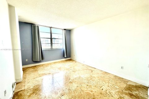 Condo in Sunny Isles Beach, Florida, 2 bedrooms  № 1310250 - photo 10