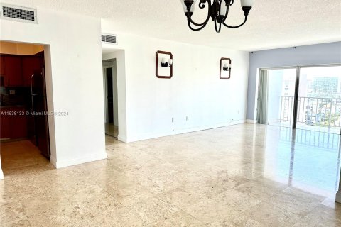 Condo in Sunny Isles Beach, Florida, 2 bedrooms  № 1310250 - photo 6