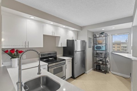 Copropriété à vendre à Hallandale Beach, Floride: 2 chambres, 104.52 m2 № 1271670 - photo 8