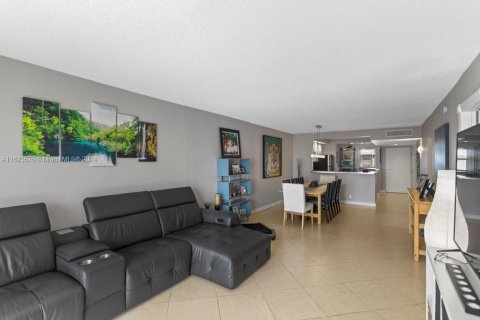 Copropriété à vendre à Hallandale Beach, Floride: 2 chambres, 104.52 m2 № 1271670 - photo 15