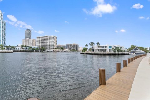 Condo in Hallandale Beach, Florida, 2 bedrooms  № 1271670 - photo 30