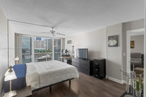 Copropriété à vendre à Hallandale Beach, Floride: 2 chambres, 104.52 m2 № 1271670 - photo 20