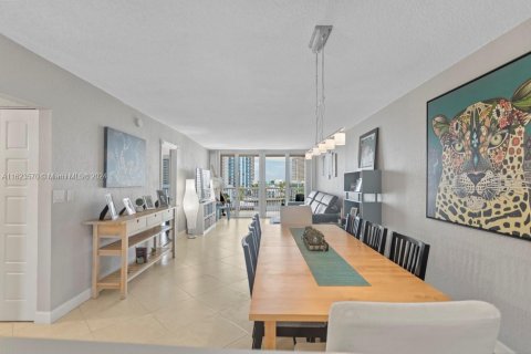 Condominio en venta en Hallandale Beach, Florida, 2 dormitorios, 104.52 m2 № 1271670 - foto 10