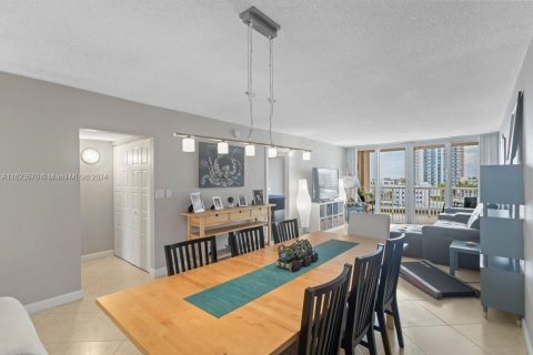 Copropriété à vendre à Hallandale Beach, Floride: 2 chambres, 104.52 m2 № 1271670 - photo 9