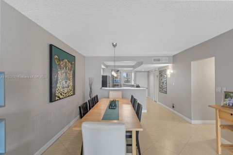 Copropriété à vendre à Hallandale Beach, Floride: 2 chambres, 104.52 m2 № 1271670 - photo 13