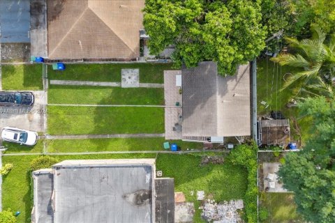 Commercial property in Miami, Florida 130.06 sq.m. № 1404424 - photo 3