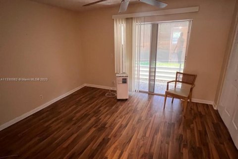 Condo in West Palm Beach, Florida, 1 bedroom  № 271195 - photo 4