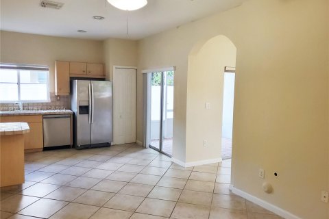 Townhouse in Miramar, Florida 3 bedrooms, 167.6 sq.m. № 1316102 - photo 13