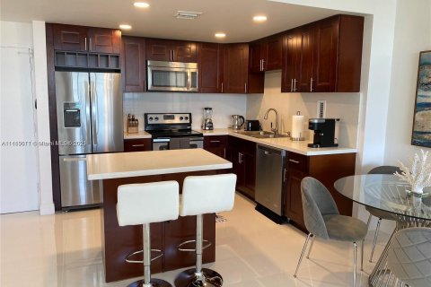 Condo in Hollywood, Florida, 2 bedrooms  № 827049 - photo 5