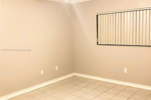 Condo in Tamarac, Florida, 2 bedrooms  № 991389 - photo 9