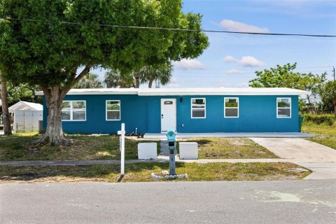 Villa ou maison à vendre à Port Charlotte, Floride: 4 chambres, 173.54 m2 № 1137553 - photo 1