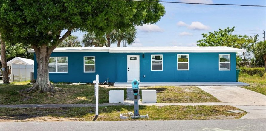 Villa ou maison à Port Charlotte, Floride 4 chambres, 173.54 m2 № 1137553