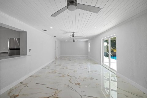Casa en venta en Port Charlotte, Florida, 4 dormitorios, 173.54 m2 № 1137553 - foto 20