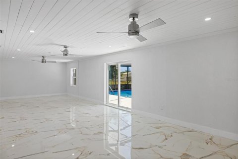 Villa ou maison à vendre à Port Charlotte, Floride: 4 chambres, 173.54 m2 № 1137553 - photo 19