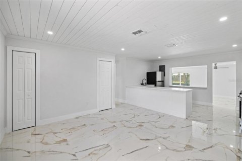 Villa ou maison à vendre à Port Charlotte, Floride: 4 chambres, 173.54 m2 № 1137553 - photo 5
