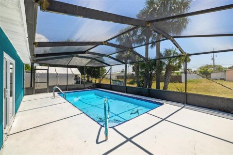 Casa en venta en Port Charlotte, Florida, 4 dormitorios, 173.54 m2 № 1137553 - foto 29