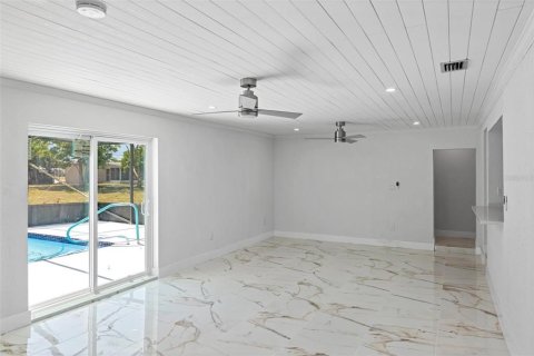 Villa ou maison à vendre à Port Charlotte, Floride: 4 chambres, 173.54 m2 № 1137553 - photo 22