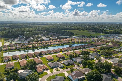 House in Winter Haven, Florida 3 bedrooms, 156.73 sq.m. № 1351139 - photo 6