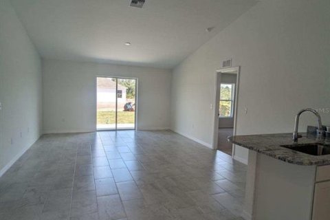 House in Sebring, Florida 3 bedrooms, 109.81 sq.m. № 1337478 - photo 2