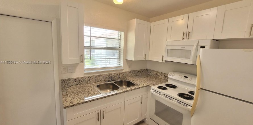 Condo in Lauderhill, Florida, 2 bedrooms  № 1181337