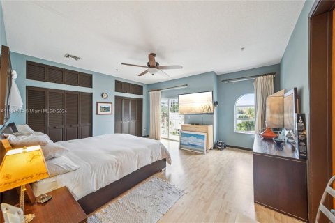 Copropriété à vendre à Surfside, Floride: 3 chambres, 150.5 m2 № 1181292 - photo 10