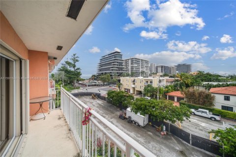 Copropriété à vendre à Surfside, Floride: 3 chambres, 150.5 m2 № 1181292 - photo 16