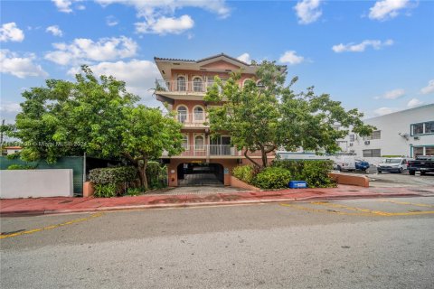 Condo in Surfside, Florida, 3 bedrooms  № 1181292 - photo 1