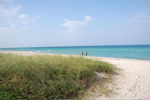 Copropriété à vendre à Surfside, Floride: 3 chambres, 150.5 m2 № 1181292 - photo 27