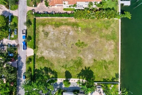 Купить земельный участок в Корал-Гейблс, Флорида № 975907 - фото 13