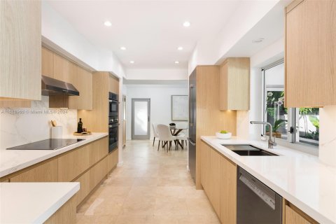 Casa en venta en Miami, Florida, 4 dormitorios, 300.72 m2 № 1410891 - foto 13