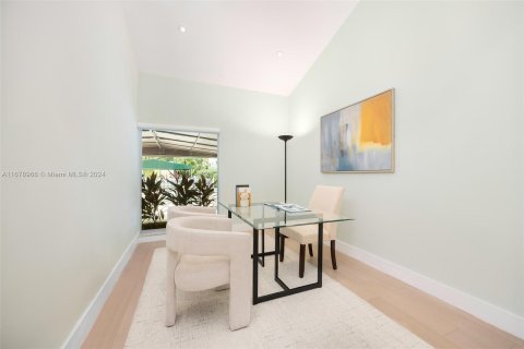 Casa en venta en Miami, Florida, 4 dormitorios, 300.72 m2 № 1410891 - foto 18