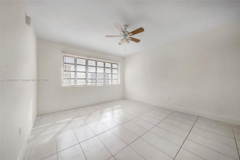 Propiedad comercial en venta en Miami, Florida № 1441621 - foto 27