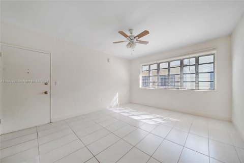 Propiedad comercial en venta en Miami, Florida № 1441621 - foto 30