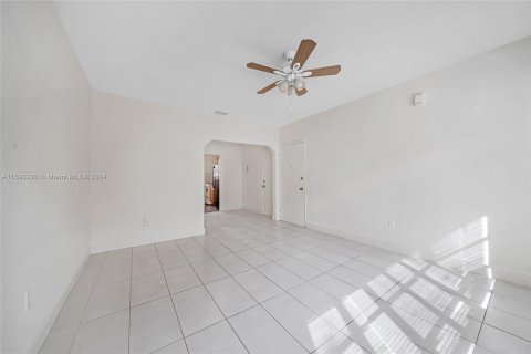 Propiedad comercial en venta en Miami, Florida № 1441621 - foto 29