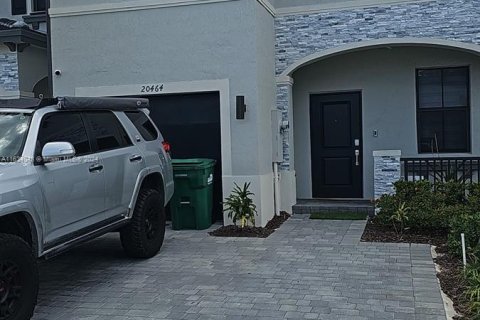 Villa ou maison à vendre à Miami Gardens, Floride: 4 chambres, 164.72 m2 № 1294715 - photo 2